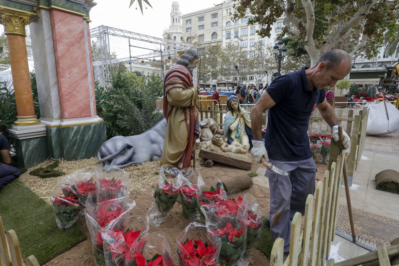 El belén vuelve a la plaza del Ayuntamiento