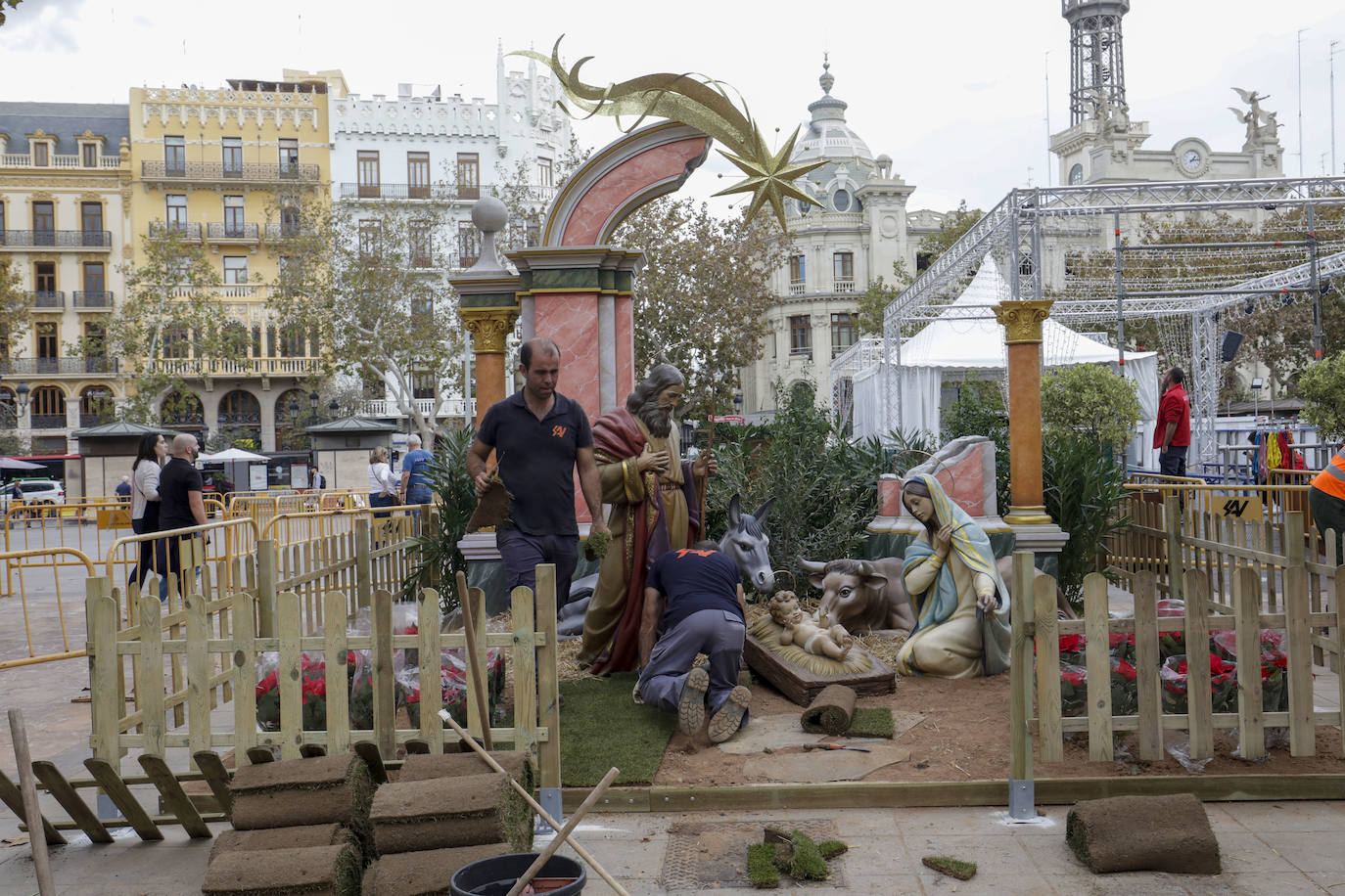 El belén vuelve a la plaza del Ayuntamiento