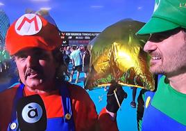 Mario y su hermano Raúl, tras cruzar la meta y atender a los medios de comunicación.