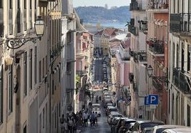 Las subidas y bajadas por las calles de Lisboa con vistas al Tajo son famosas.