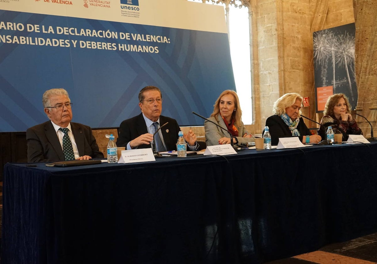 Imagen del acto celebrado este martes en la Lonja para conmemorar el 25 aniversario de la 'Declaración de Valencia'.