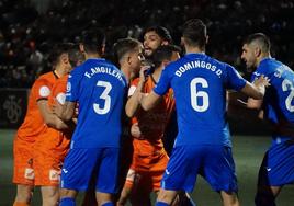 Atzeneta y Getafe, en una jugada del partido.