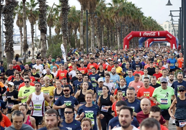 Corredores en la última edición de la 15K Valencia Abierta al Mar.