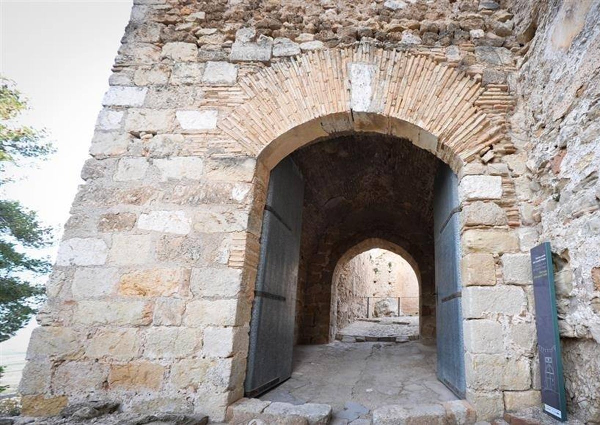 Imagen secundaria 1 - Porta Ferrisa, Porta Santa María y Torre Gótica castell Menor. 