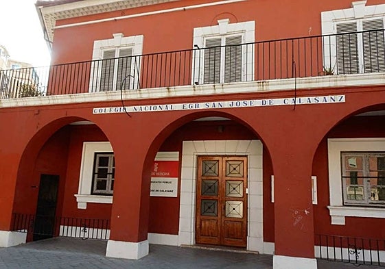 Fachada del colegio San José de Calasanz, en el Grao.
