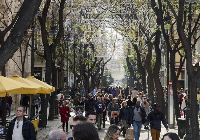 La calle San Vicente, repleta de gente.