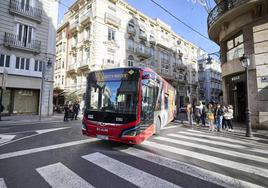 Uno de los autobuses desviados durante el puente festivo.