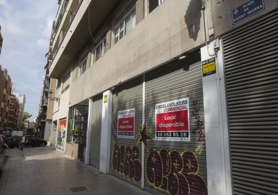 Local cerrado en el centro de Valencia, el pasado mes de octubre.