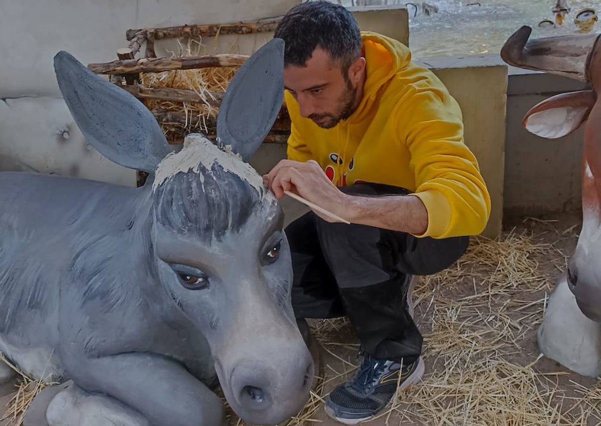 Imagen secundaria 1 - Proceso de restauración de las figuras del belén de Benimaclet.