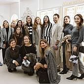 Asistentes a la inauguración de la joyería Acus.