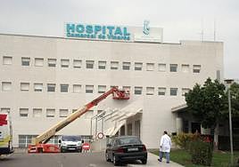 Fachada del hospital de Vinaròs en una imagen de archivo.