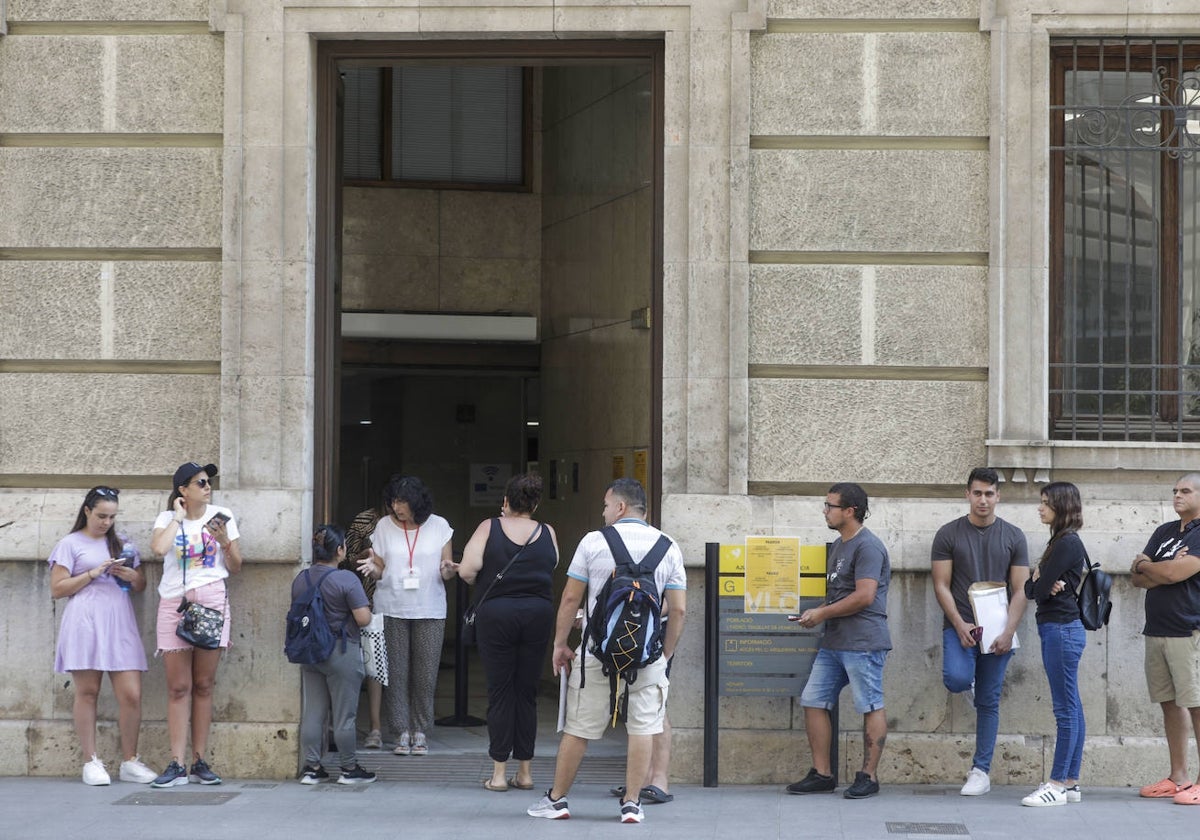 Colas que se producían hace unos meses en la oficina del padrón.