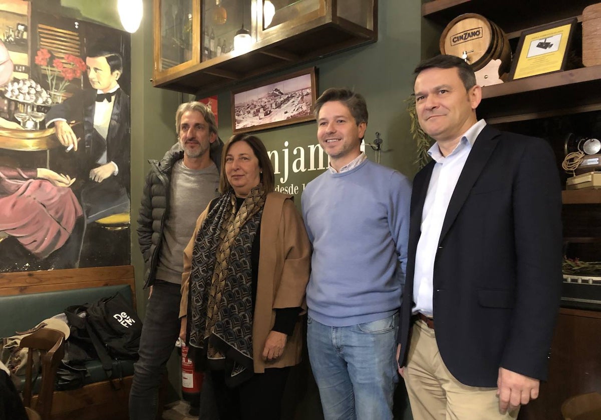 Pepa Font junto a Juan Carlos Signes, Carlos Barona y José Antonio Cristóbal.