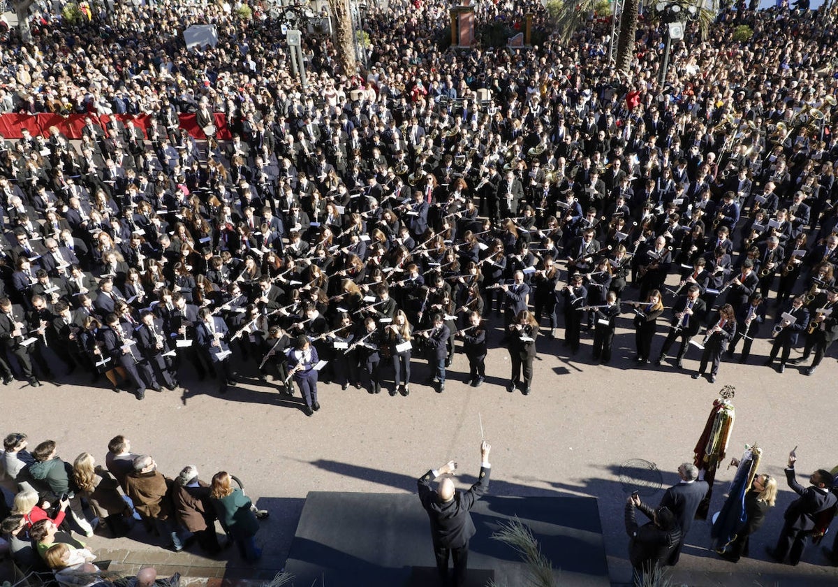 Honores musicales y el pasadoble &#039;El fallero&#039; para homenajear al padre del Himno de la Comunitat