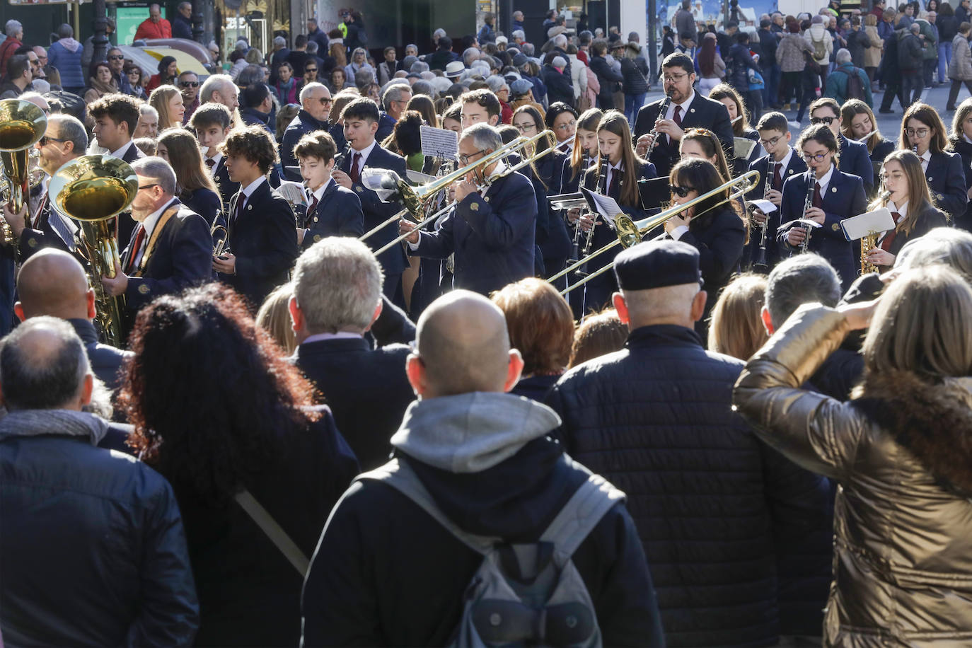 Fotos del homenaje al Maestro Serrano de una veintena de bandas valencianas