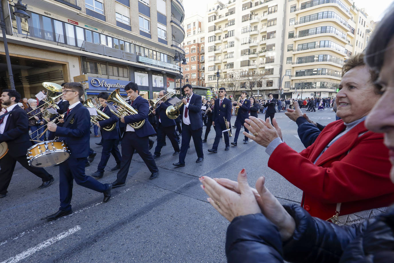 Fotos del homenaje al Maestro Serrano de una veintena de bandas valencianas