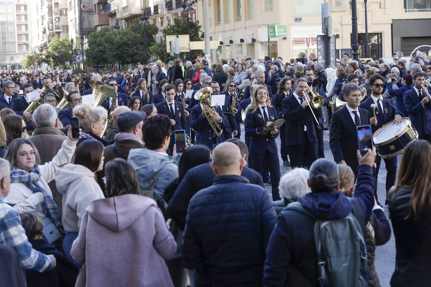 Fotos del homenaje al Maestro Serrano de una veintena de bandas valencianas