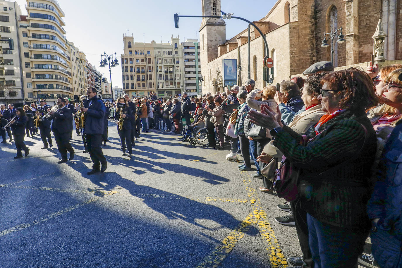 Fotos del homenaje al Maestro Serrano de una veintena de bandas valencianas