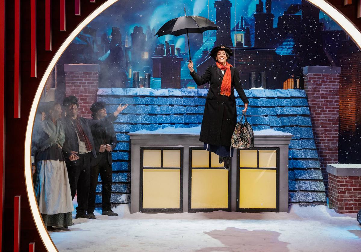 Lorena Castell visita por primera vez 'MasterChef Junior', vestida de Mary Poppins.