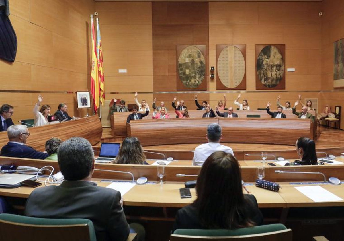 Pleno del Ayuntamiento de Valencia en la Diputación.