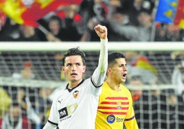 Guillamón celebra el gol ante el Barça, el sábado en Mestalla.