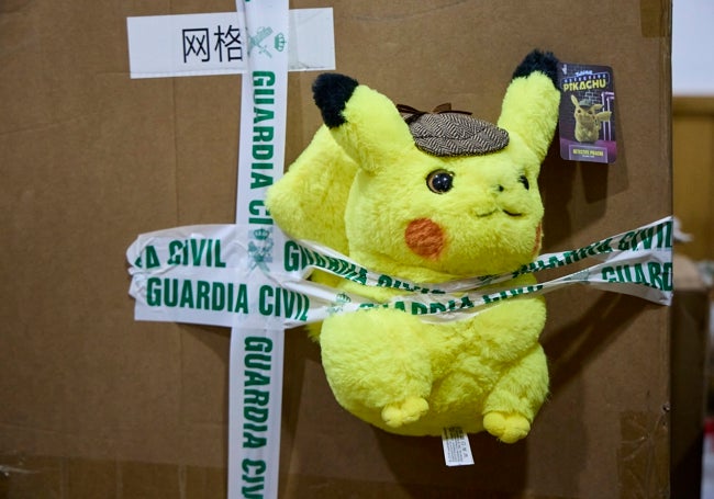 Un Pikachu de la franquicia Pokémom, uno de los juguetes intervenidos.