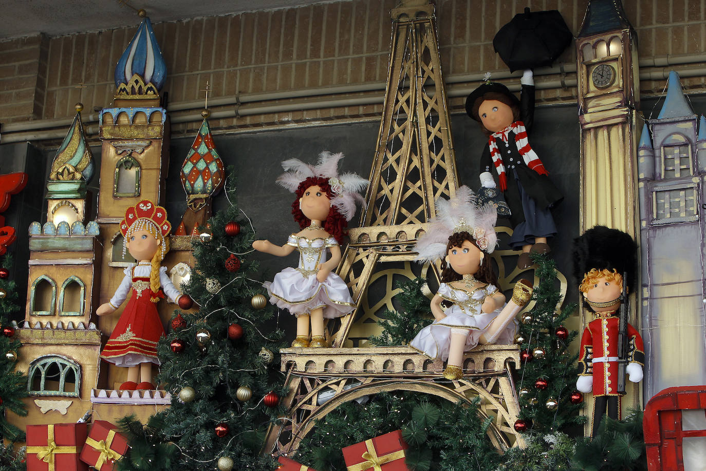 Un escaparate de Navidad en una imagen de archivo.