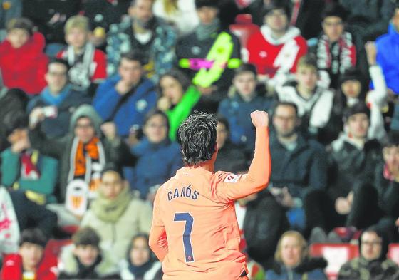 Sergi Canós, celebrando su gol ante el Rayo Vallecano.