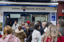 Cientos de personas apuran estos días para comprar los últimos décimos de lotería a 48 horas del sorteo mas esperado del año.