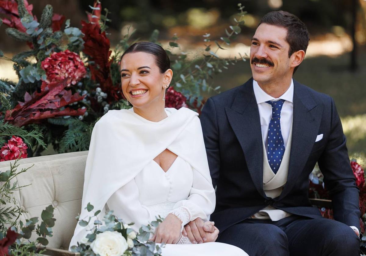 Laura Gil y Gonzalo Sabater, durante la ceremonia civil.