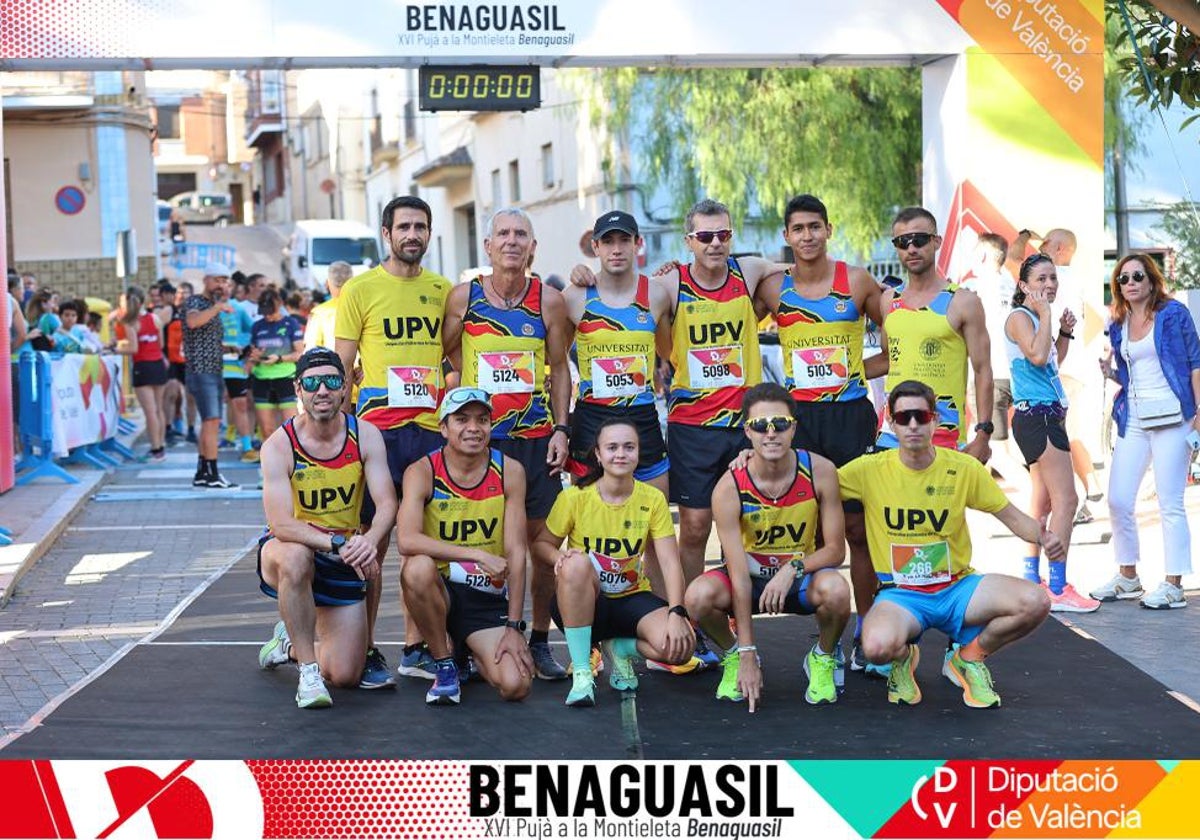 El equipo tras una carrera en Benaguasil.