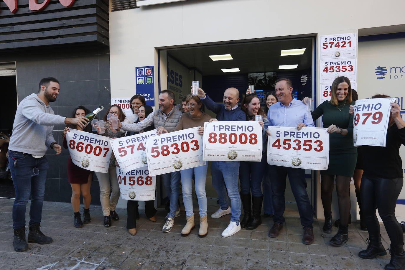 Imágenes del día de la Lotería de Navidad en la Comunitat