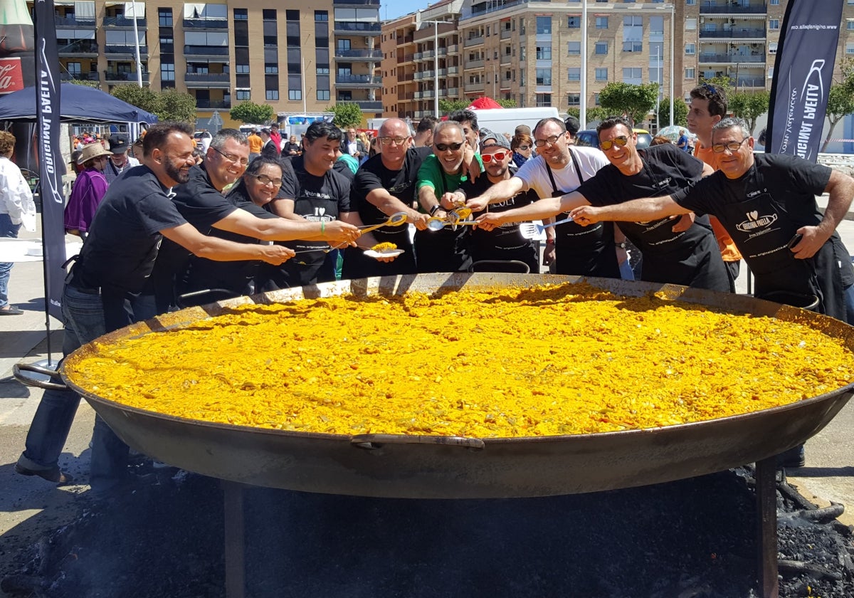 Paella gigante .