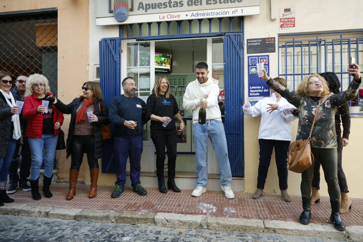 Imágenes del día de la Lotería de Navidad en la Comunitat