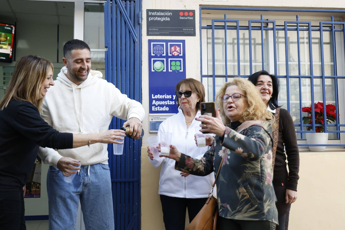 Imágenes del día de la Lotería de Navidad en la Comunitat