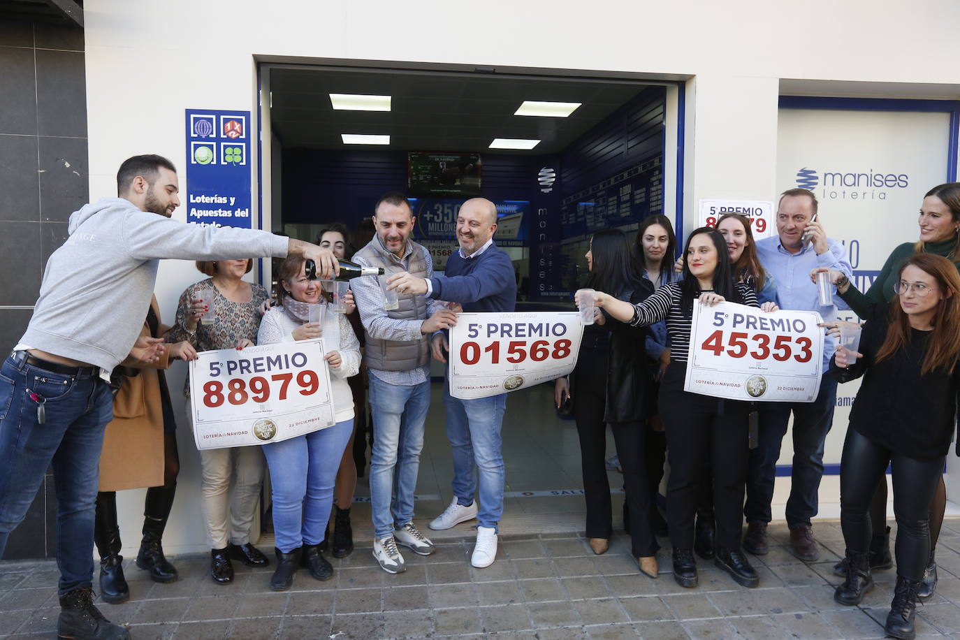 Imágenes del día de la Lotería de Navidad en la Comunitat