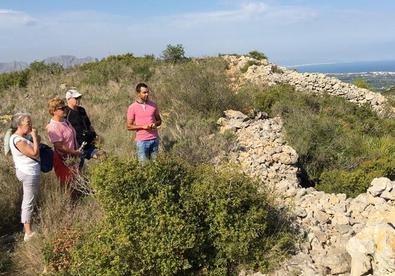 Antoni Vergel, en una visita a Benimaquía en Dénia, donde se conservan restos de un yacimiento de influencia fenicia.