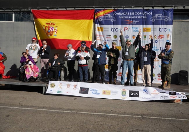 Todos los copilotos recibieron regalos y un diploma a su nombre.