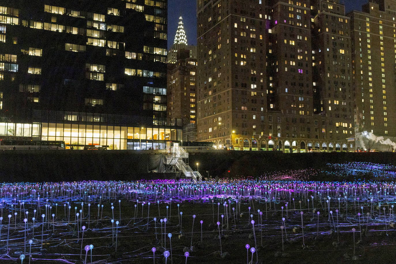 La Freedom Plaza de Nueva York se ilumina con una instalación de Bruce Munro