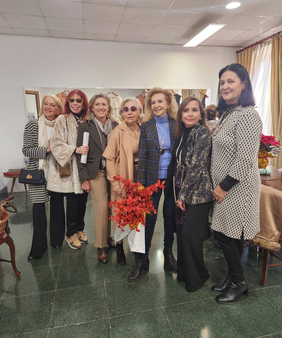 Isabel Caudet, Amparo Chordá, Maribel Molins, Ana Navarro, Mayrén Beneyto, Francisca Cebrián y Ana Puchades en el Casino de Agricultura.