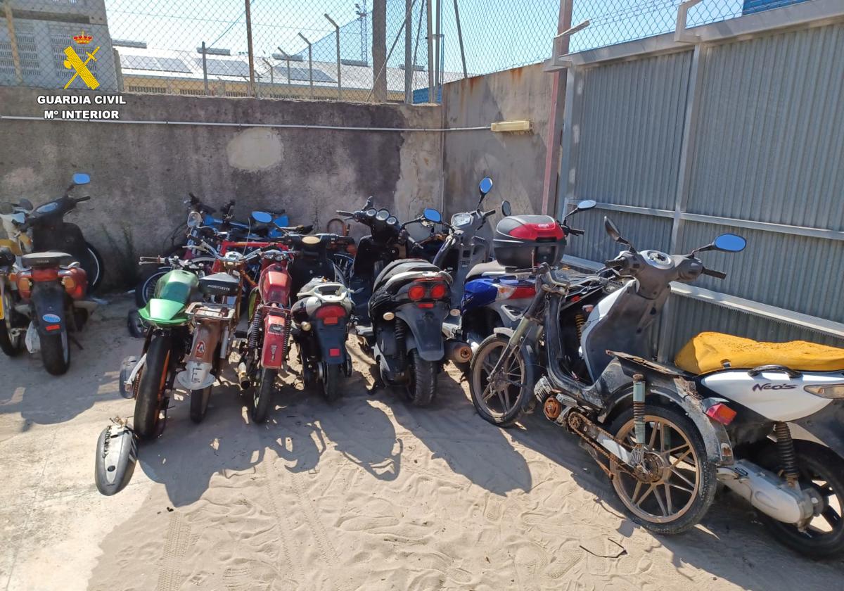 Motocicletas descubiertas en un registro.