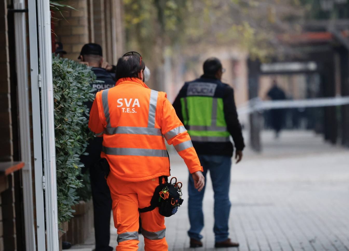 Un hombre de 74 años se atrinchera armado en su casa de Benimaclet