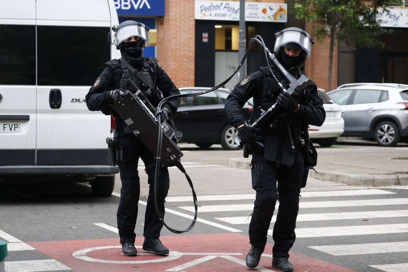 Un hombre de 74 años se atrinchera armado en su casa de Benimaclet