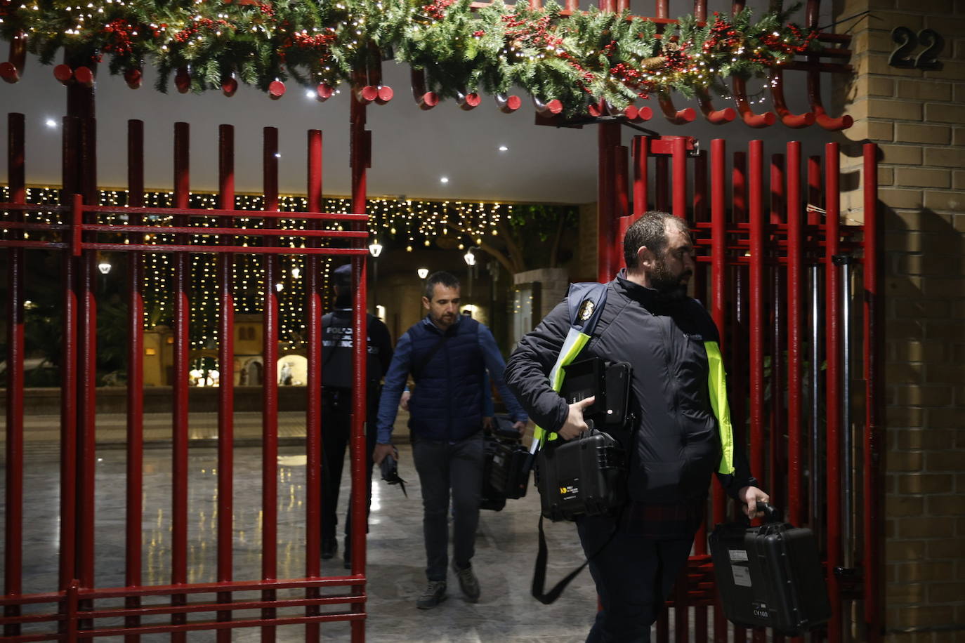 Un hombre de 74 años se atrinchera armado en su casa de Benimaclet