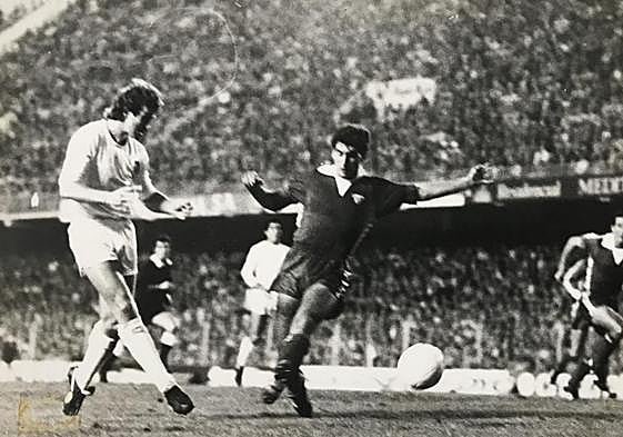 Rainer Bonhof, autor de 2 goles al Sevilla en Mestalla.