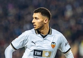 Selim Amallah, durante un partido con el Valencia.