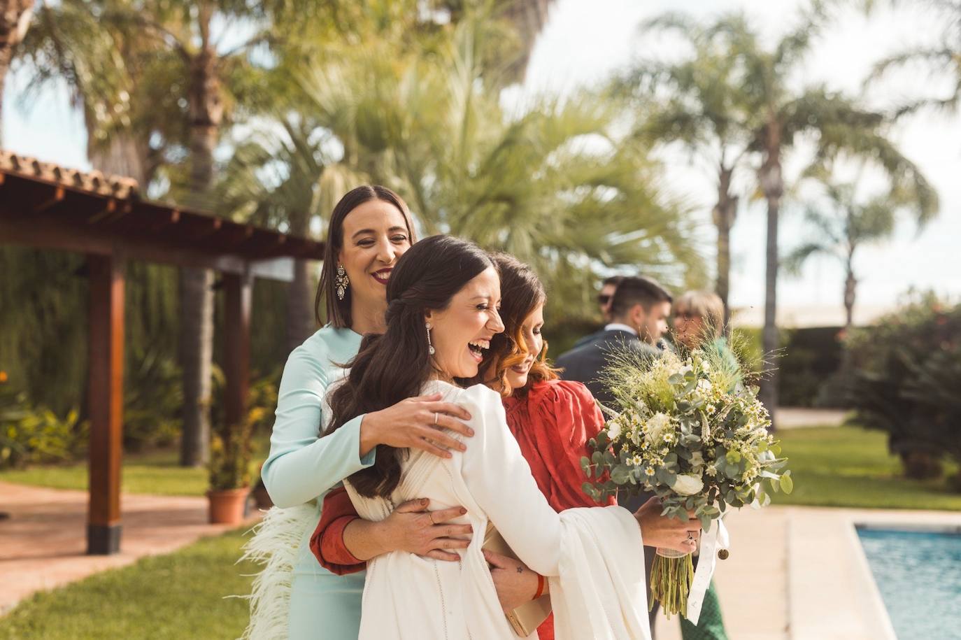 La novia, Gema Roig, con sus amigas Tania López y Rosa Ferriol.