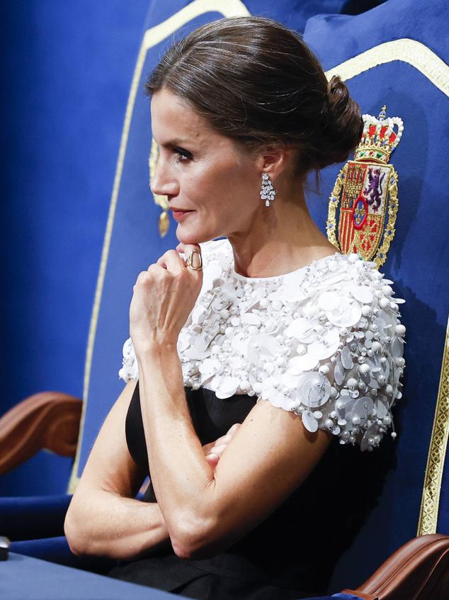 6.- La Reina Letizia, radiante en la última edición de los Premios Princesa de Asturias.