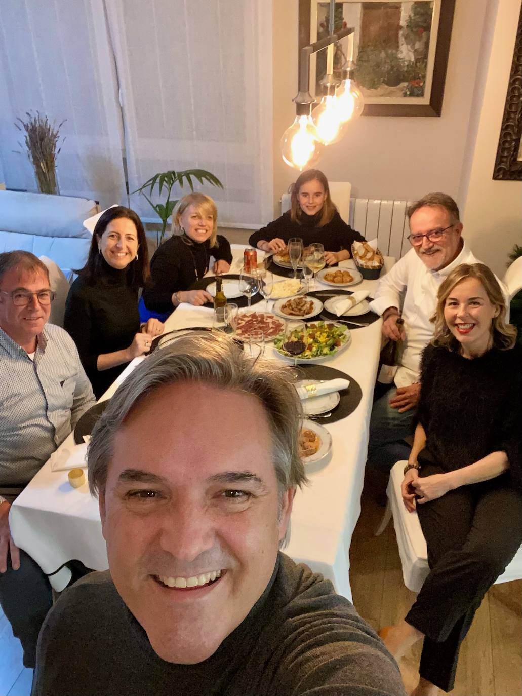 Toni Jordán y Beatriz Maset con un grupo de amigos en Segorbe.