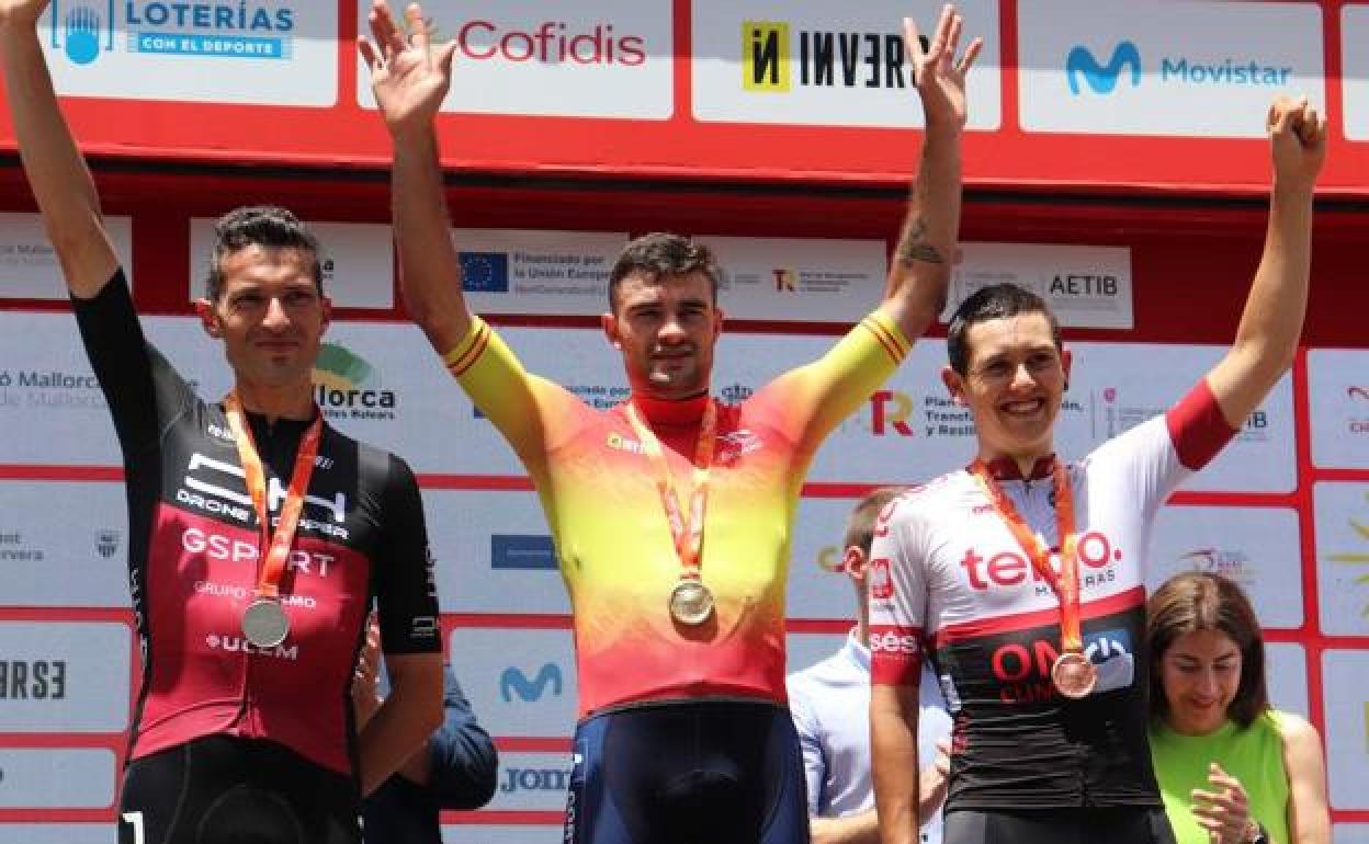 Iñigo González, en el centro, se proclamó campeón de España Élite en Mallorca. 